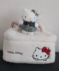 ハローキティのバッグとキーホルダー