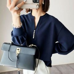 アーチ縦長Vネックラインデザイン 細見えワイドシルエット 