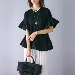 美品⭐️セブンテン seventenラッフルフリルブラウス フリルVネック