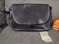 TOUT Y EST カビヨ ラージ