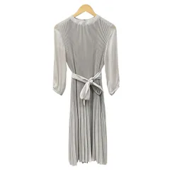 23区(ニジュウサンク) ワンピース サイズ38 M レディース美品 - ライトグレー 七分袖/ロング/プリーツ