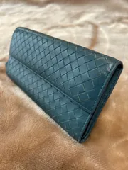BOTTEGA VENETAボッテガヴェネタロングウォレットフラップ式二つ折り長財布 二つ折り財布 折財布 さいふ サイフボッテガベネタ小銭入れ有 小銭入れアリ 小銭入れあり小銭入れ付きブルー青色系 青緑色系 イントレチャートレザー　本革　牛革 イタリア製