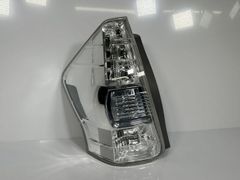 プリウスα ZVW41W 純正テールライト 左 助手席側 P9355 - メルカリ