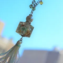 かすみ草ドライフラワーのレジンキューブネックレス ハンドメイド oh-00398