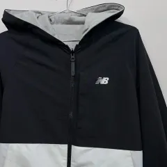 ニューバランス 刺繍 ロゴ ツートン フード リバーシブル ジャケット