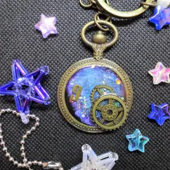 コスモパンクキーホルダー⑤[レジン/一点もの/キーホルダー/コスモ/宇宙/宇宙柄/スチームパンク/歯車/懐中時計風/円形]