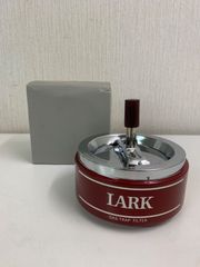 昭和レトロ】希少 LARK タバコ 携帯灰皿 当時物 箱あり 未使用 - メルカリ