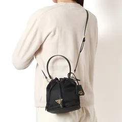 25AWモデル プラダ PRADA レディース Re Edition 1978 Re Nylon x サフィアーノレザー バケットバッグ【NERO】 1BE067 RV44 F0002/【2025-26AW】l-bag
