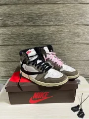 ナイキ エア ジョーダン1 トラヴィス スコット ハイロー OG 285