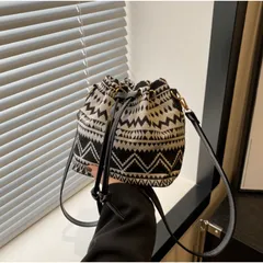 ショルダー巾着バッグ（幾何学黒）カジュアルサコッシュ鞄布バックポシェット