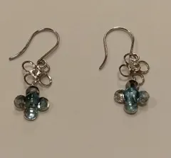 M7　アクセサリー　ピアス　両耳　ブルートパーズ　花モチーフ　貴金属　金　K10　ホワイトゴールド　WG　刻印あり  相場で価格変動あり