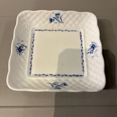 ①　narumi　ナルミ　NARUMI 　スクエア　お皿　食器　取り皿　プレート　可愛い　花柄　　ホワイト オフホワイト アイボリー 白 シロ　青