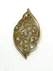 K18  リーフ型 ダイヤル 総計 0.07ｃｔ デザイン ペンダントトップ  ネックレストップ   1.2ｇ 18金
