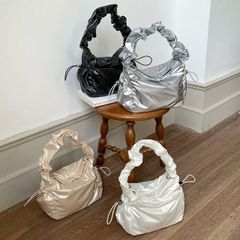 韓国風 ショルダーバッグ シルバー ぽこぽこ クリーム ホワイト レザー 
