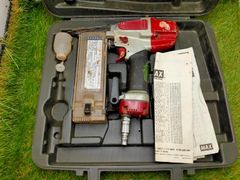 ☆マックスMAX TA-255/F55M0 常圧仕上げ釘打機 スーパーフィニッシュネイラ 釘打てること確認済み エアプラグからエア漏れある為ジャンク