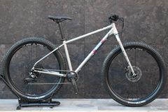 未走行品！ ブリーザー BREEZER トレヴァー TRAVER 2024 モデル 42サイズ シマノ キューズ U6000 10S クロモリ ハードテイル マウンテンバイク MTB 【福岡店】