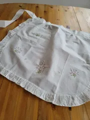 花刺繍エプロン