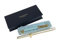 Item thumbnail for item 9a5d94cb-fe8f-4534-acad-0446cf57a0f2