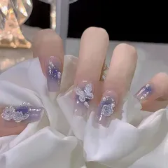 SensaBliss ネイルチップ ショート 紫 24枚入 蝶々 真珠 花 3D キラキラ 人気 かわいい つけ爪 花嫁ネイル 成人式/入学式/卒業式/結婚式/パーティー用 自宅 DIY 初心者向け 両面テープ + ネイルシール + ウッドスティック +  1