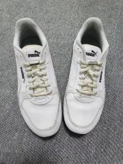 プーマ 白 スニーカー