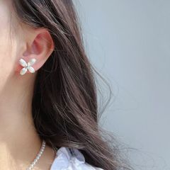 お値下げ中！】shiro ブライダルピアス ホワイト×シルバー - メルカリ