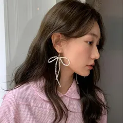 リボンデザイン　金属風ピアス (T)