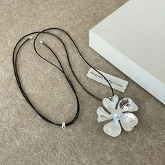 花デザイン金属風ネックレス (T)