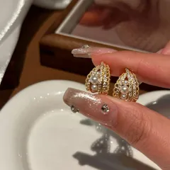 デザイン金属風パールピアス (T)