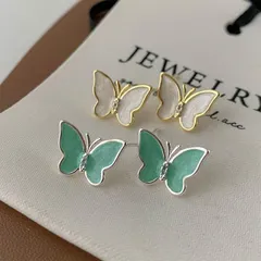 ピアス レディース 蝶々デザイン バタフライ 金属風 スタイリッシュ 個性的 おしゃれ トレンド 大人可愛い アクセサリー  存在感 軽量 メタリック感 ホワイト グリーン カジュアル パーティー イベント デート 上品 華やか プレゼント 韓国ファッション