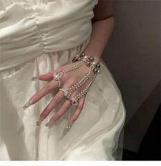 Emily Oda Swarovski Hand Accessory アクセ - メルカリ