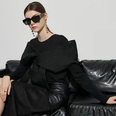 蝶ネクタイ付き Tシャツ (T)