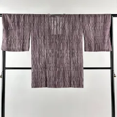 【美品】 道行 身丈90cm 裄丈66.5cm M 和装コート 角衿 幾何学模様 草木染 紫 正絹 秀品 【中古】