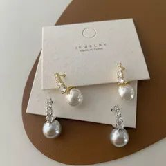 デザイン金属風パールピアス (T)