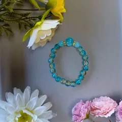ターコイズ×クリア クラックビーズブレスレット（16cm）／ゴールドアクセント入り・ハンドメイド