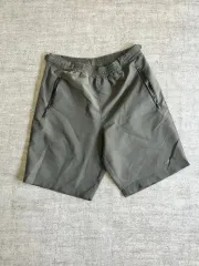 adidas アディダス オールドスクール ストリート ベルクロ バックル ハーフパンツ 半ズボン カーキ