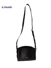 ●【美品】AND CHOUETTE　アンドシュエット　ワニ革ショルダーバッグ/mo-K-77-6249/& CHOUETTE/正規品/本物/上品/コーディネート/型押し クロコダイルパターンの皮革製、ジッパー開閉のショルダーバッグ。