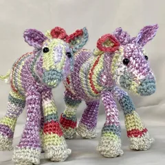 馬　編みぐるみ　マルチカラー