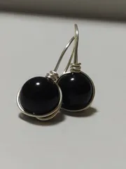 NO368　天然石ブラックオニキス　ワイヤー巻きピアス