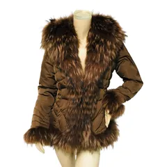 美品★MONCLER・モンクレール レディース ブランドロゴタグ リアルファー フード付 ダウンジャケット 高級ライン茶タグ(1/ML相当)レディースダウンジャケット カジュアル 毛皮 冬物 オシャレ