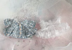 チェックのリボンワンピースとチュールレイヤードワンピース