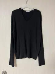 Vネックニット ブラック