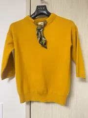 マスタードカラーセーター