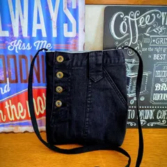 91☆USEDダメージ黒デニムリメイク☆サコッシュ☆ショルダーバッグ☆ポシェット☆リメイクデニム☆