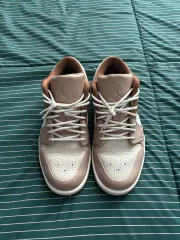 ナイキ エア ジョーダン 1 ロー ベージュ/白