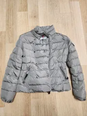 正規品 MONCLER モンクレール 女の子 ダウン アウターです