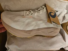 アシックス ノヴァブラスト BLAST 5 レディース ランニングシューズ 新品 240 サイズ 出品