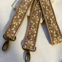 インド刺繍リボン　スマホショルダー　ショルダーストラップ