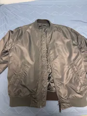 カーキ色 MA-1ジャケット
