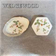 ウェッジウッド ワイルドストロベリー 蓋付き小物入れ ミニプレート 2点セット まとめ売り アクセサリートレイ 小皿 楕円 六角形 いちご柄 WEDGWOOD 英国製【CA0304-8】