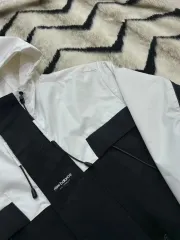 M ニューバランス COAP コア フード ウィンドブレーカー/ブラック ホワイト